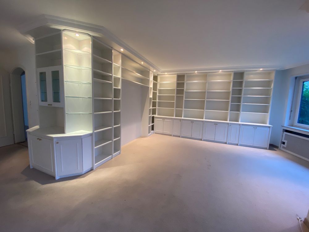 Elegantes Winkelkche Mit Elektrogerten Bild