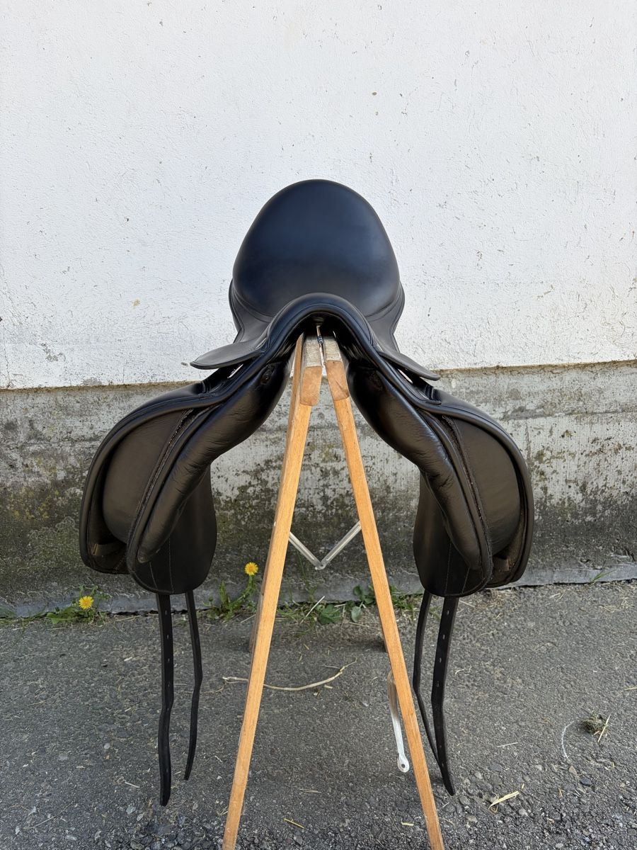 Sattel & Sattelzubehör: Dressursattel Prestige Venus – Gebraucht aus Bottmingen von chl_87yv 2