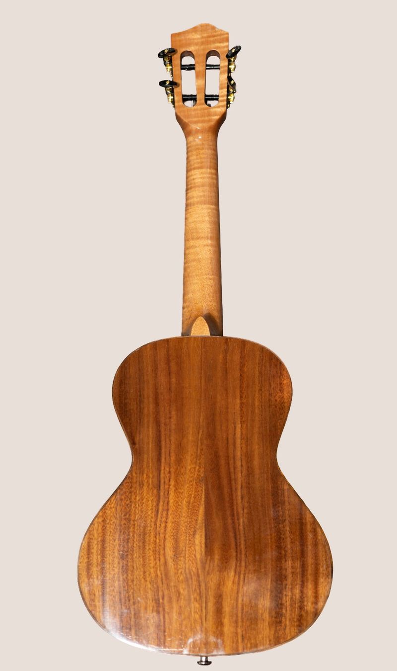 Kai Ukulele Musikinstrumente: Ukulele Kai Tenor KTI-5000 – Gebraucht aus Zürich von Kiiro 4