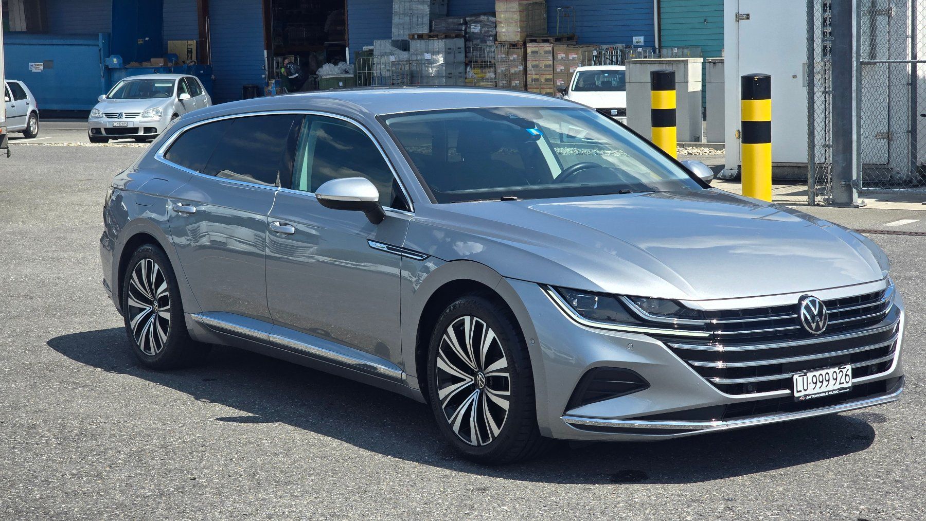 VW Autos: VW Arteon 2.0 TDI 4m 200 ps – Gebraucht aus Emmenbrücke von meu_2j8p 1