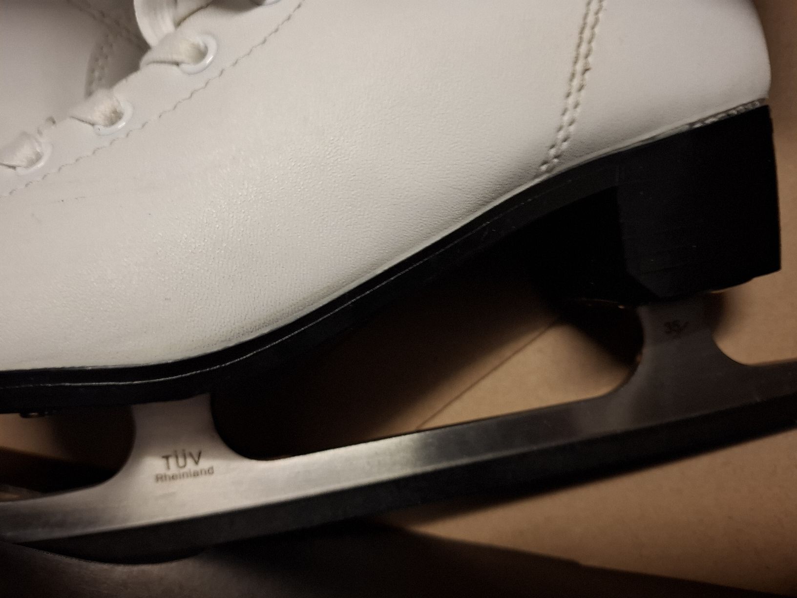 Schlittschuhe: patin à glace, 35-36, Extrend – Neu (gemäss Beschreibung) aus Tramelan von yok-yok 2