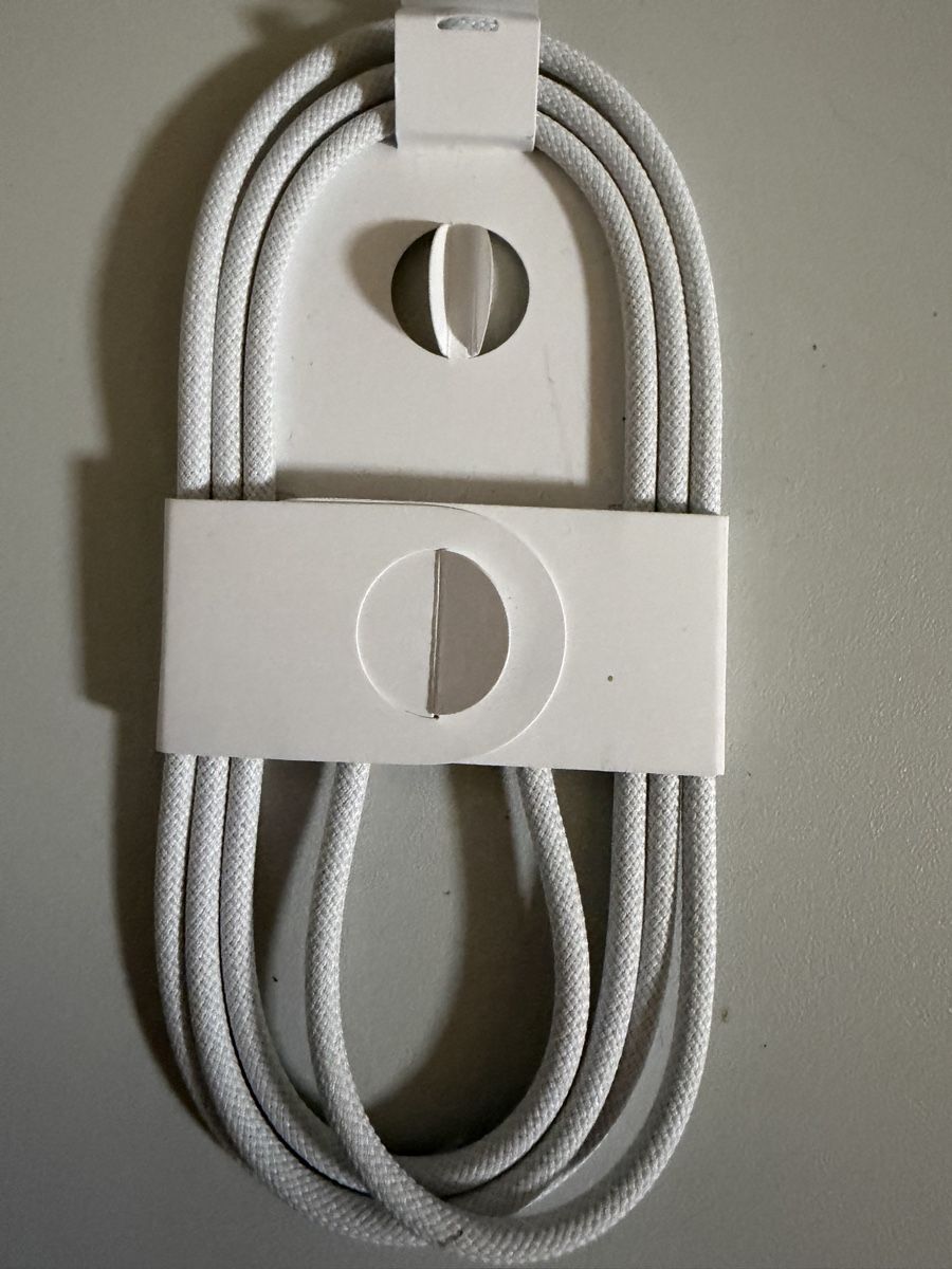 Apple Cavi: Apple USB-C Ladekabel  Neu – Nuovo (secondo la descrizione) da Niedergampel venduto da Nocturano.Art