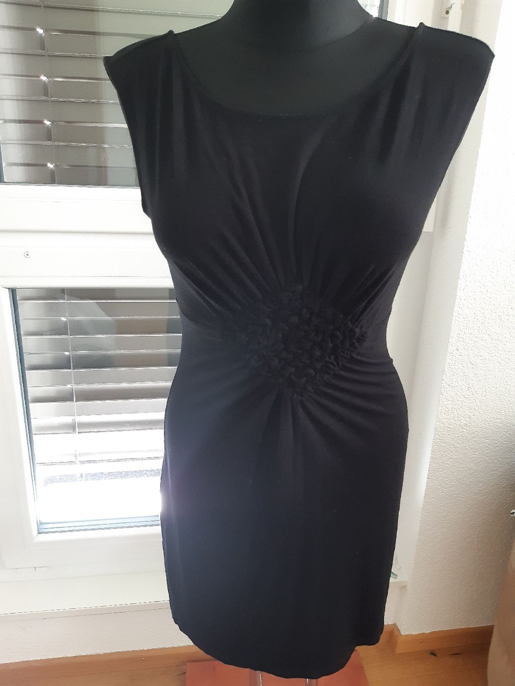 Guess Kleider: Guess mini Kleid 36, wie neu – Gebraucht aus Windisch von bymarikaa
