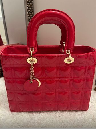 Rote Handtasche im Lady Stil, Herzmuster