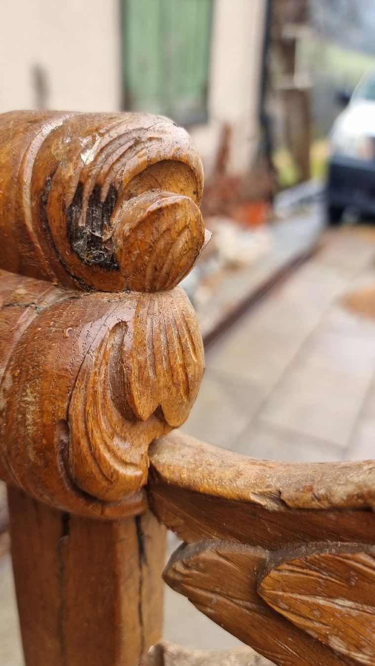 Stühle: Antiker geschnitzter Kirchenstuhl mit zwei Engel – Gebraucht aus Sils im Domleschg von platin01 8