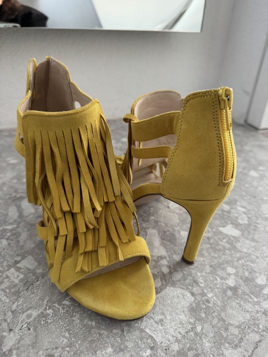 Scarpe da donna: Minelli Yellow Fringed Heels, Size 37 – Usato da Jonen venduto da chrispluess 2