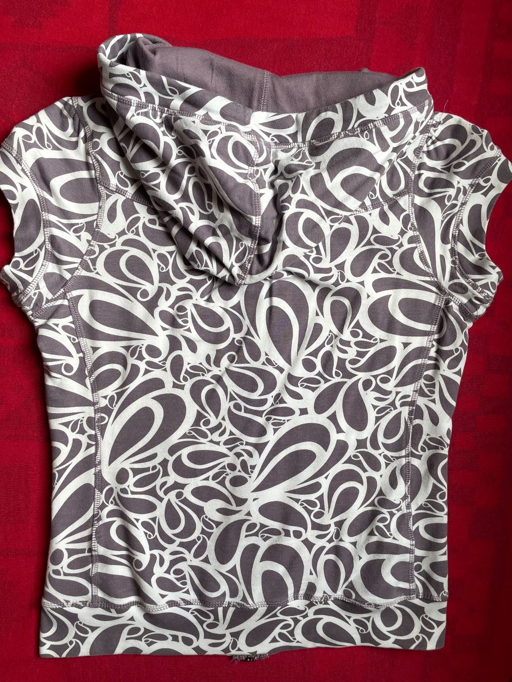 H&M T-shirt: H & M Shirt mit Hood Gr S – Usato da Niederbipp venduto da Rosamunde44 2