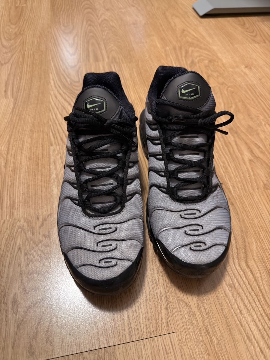 Nike Scarpe da uomo: Nike Air Max Plus TN Herren Sneaker Grösse 43 – Nuovo (secondo la descrizione) da Köniz venduto da kaz_s2nn