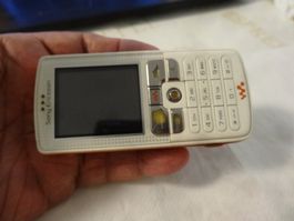 SONY ERICSSON ANTIK  NUR NATEL-OHNE CHARGER-NICHT LÄÜFT.