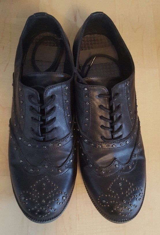 Scarpe da donna: Damen Schuhe mit Nieten – Usato da Dierikon venduto da oldmeetsnew