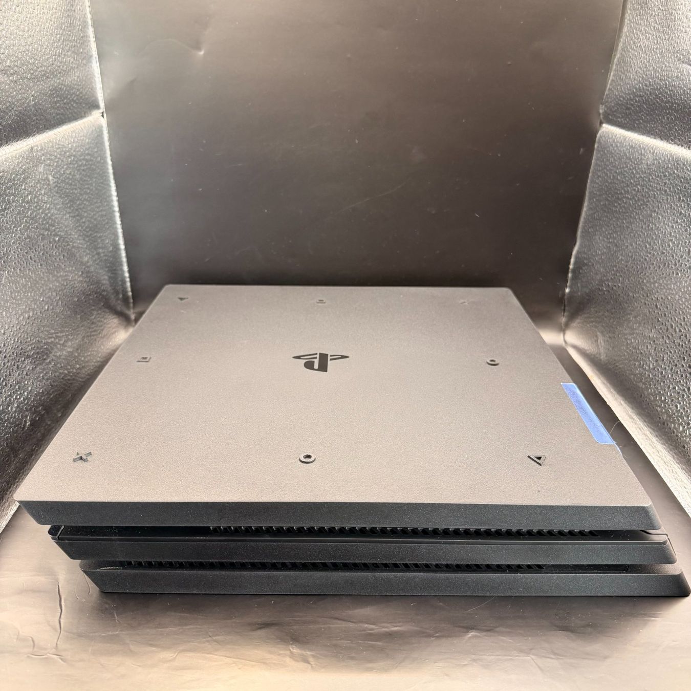 Sony Console: Sony PlayStation 4 Pro 1TB Schwarz – Usato da Düdingen venduto da Nerdworld 5