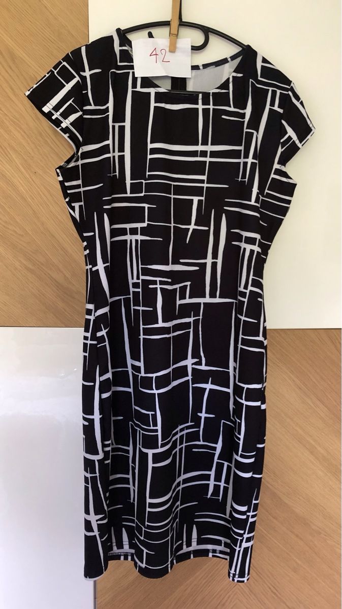 Kleider: Robe noire et blanche, taille 42, – Neu (gemäss Beschreibung) aus Genève von fra_f685