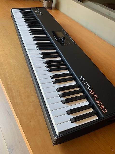 Strumenti musicali: Studiologic SL 73 inc plateau metal – Usato da Begnins venduto da yin_2k7m 2