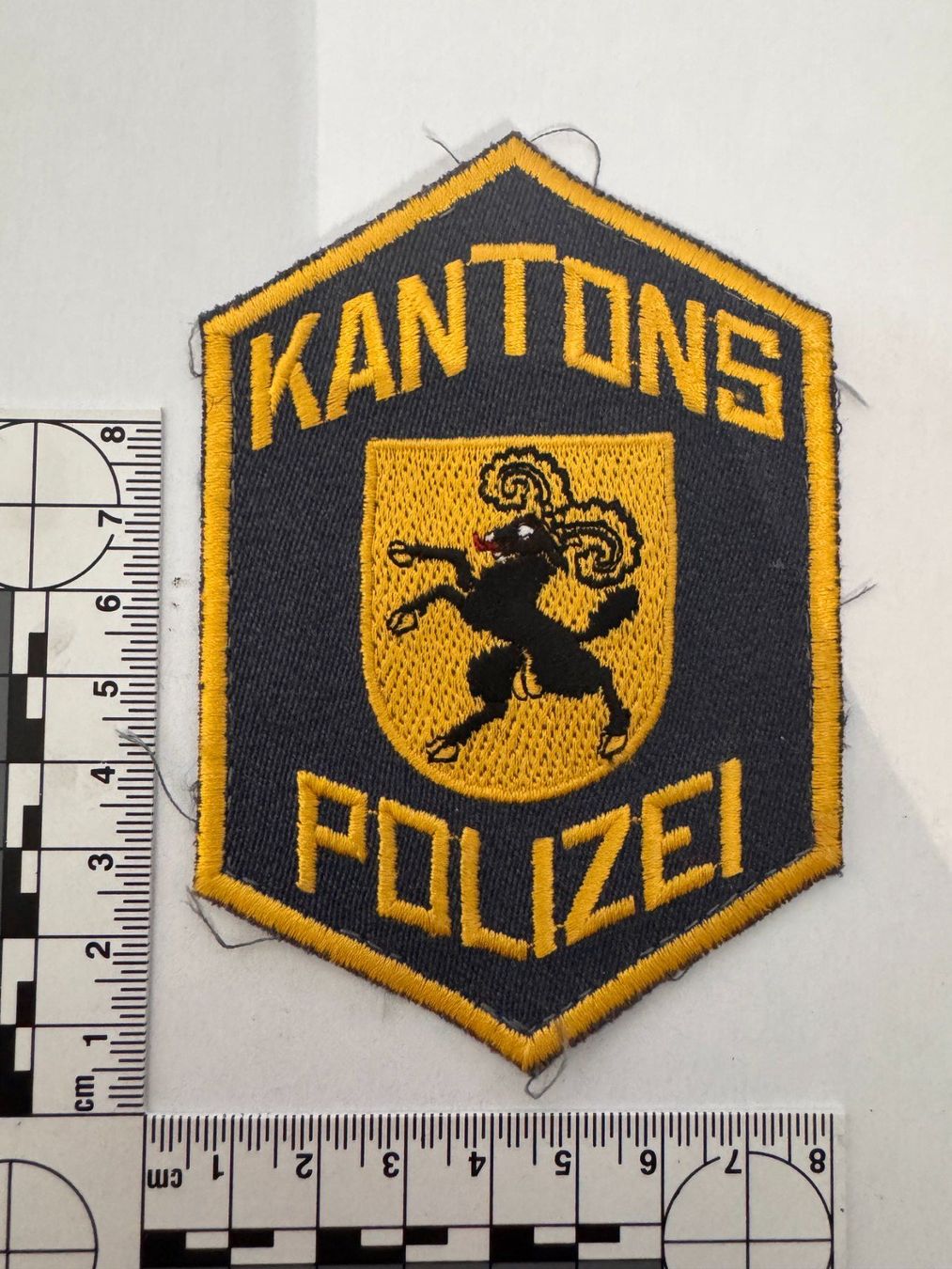 Placchette & Badge: 1 Polizei Abzeichen Kantonspolizei Schaffhausen – Usato da Zürich venduto da Policepatch