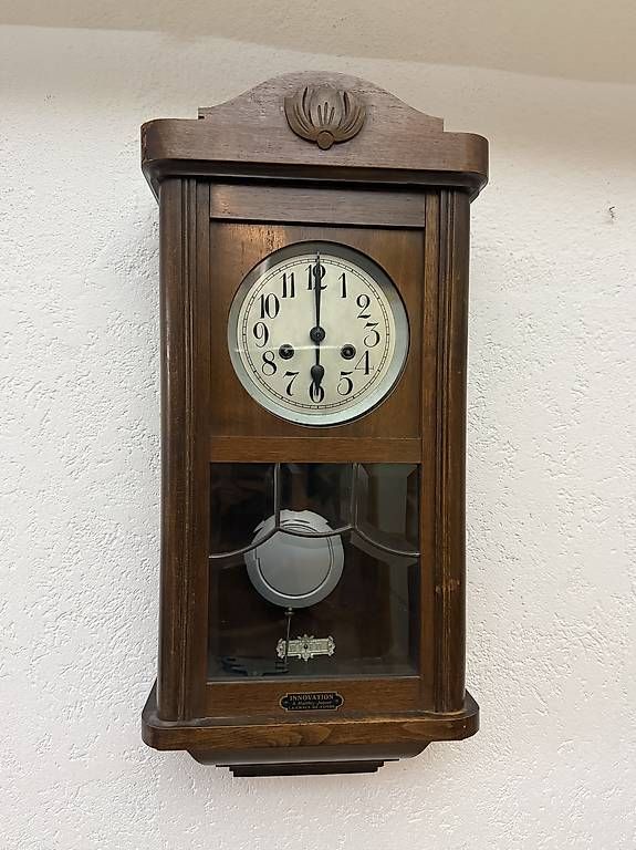 Stand- & Wanduhren: Antike Schweizer Wanduhr mit Pendel – Gebraucht aus Baden von mic_nrq9