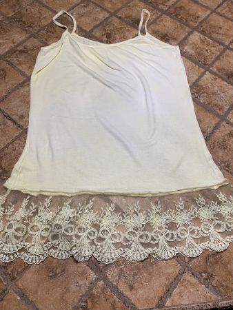 Chic e sexy Top-con bell volant👌pizzo👌M-chic per l”estate