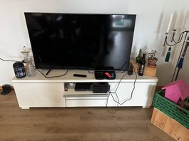Weisses TV Möbel 