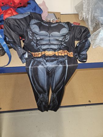 Batman Kostüm Gr. 122-128 inkl. Maske ab 1.-Fr