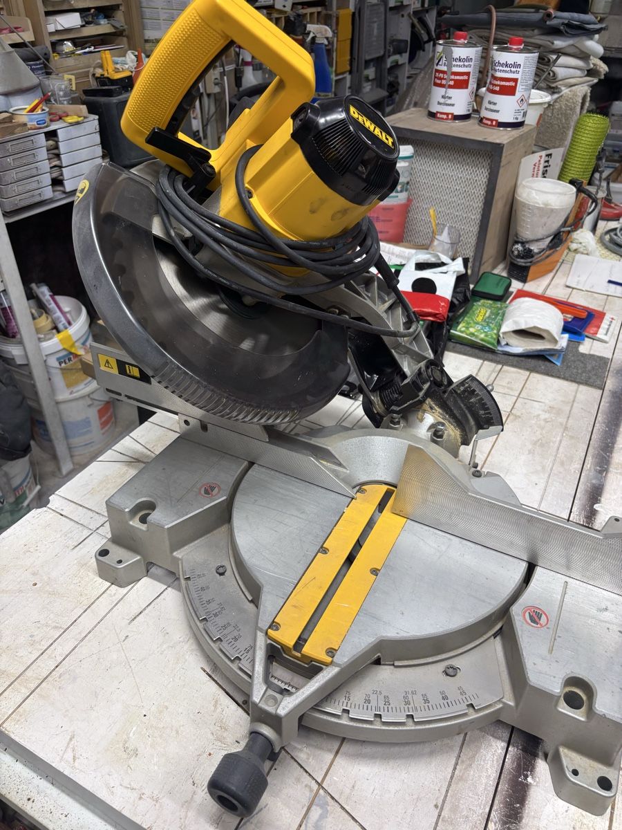 Dewalt Sägen: Kappsäge DEWALT DW705 QS gute Zustand – Gebraucht aus Widen von thomasharvey 3