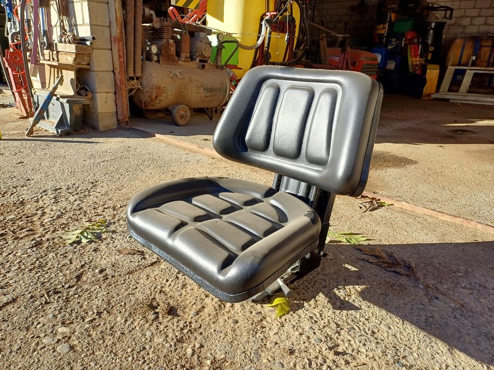 56004 - Traktorsitz inkl. Rückenlehne und Längseinstellung