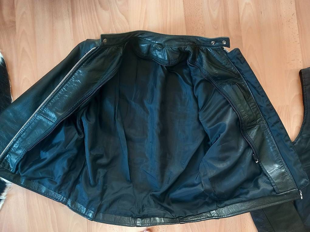 Giacche: Schwarze Lederjacke in gutem Zustand – Usato da Müntschemier venduto da ann_xqt7 1