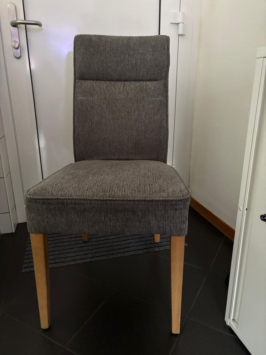 Chaises: Jolie chaise grise – D'occasion à Bex par Boxy03 1