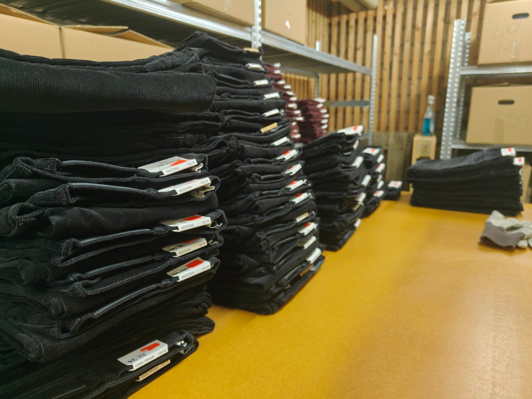 Pantalons: WRANGLER Cord-Hose (NEU) – Neuf avec emballage d'origine à Basel par StoreHandling 4