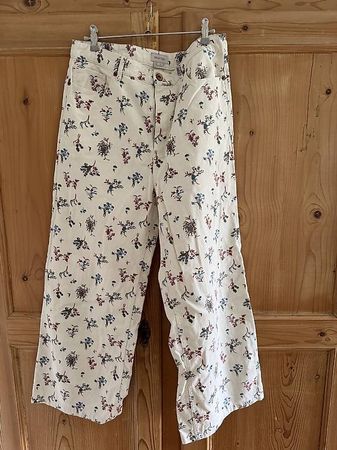 Damen Hose weiss geblümt (dünner Stoff)
