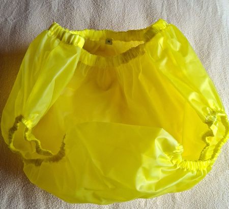 Gelbe Gummihose Grösse M Perfekt für Erwachsene Tag + Nacht.