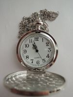 Neue Taschenuhr QUARZ mit Kette und neuer Batterie