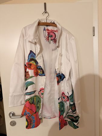 Mantel Desigual weiss mit Blumenmuster Grösse 44 gut