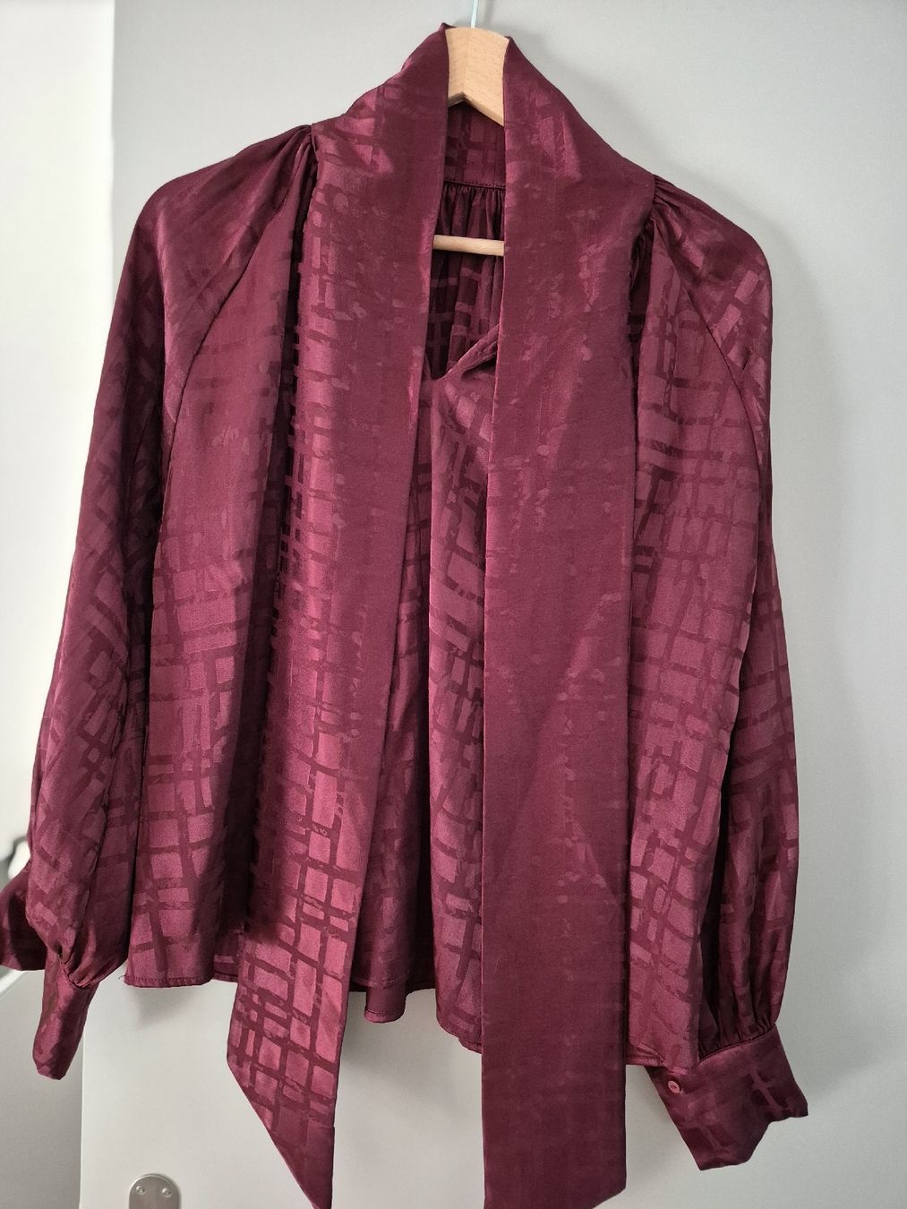 Camicette: Damen Bluse Schleife Bordeaux Grösse 36  – Nuovo (secondo la descrizione) da Zürich venduto da mit_jz2x