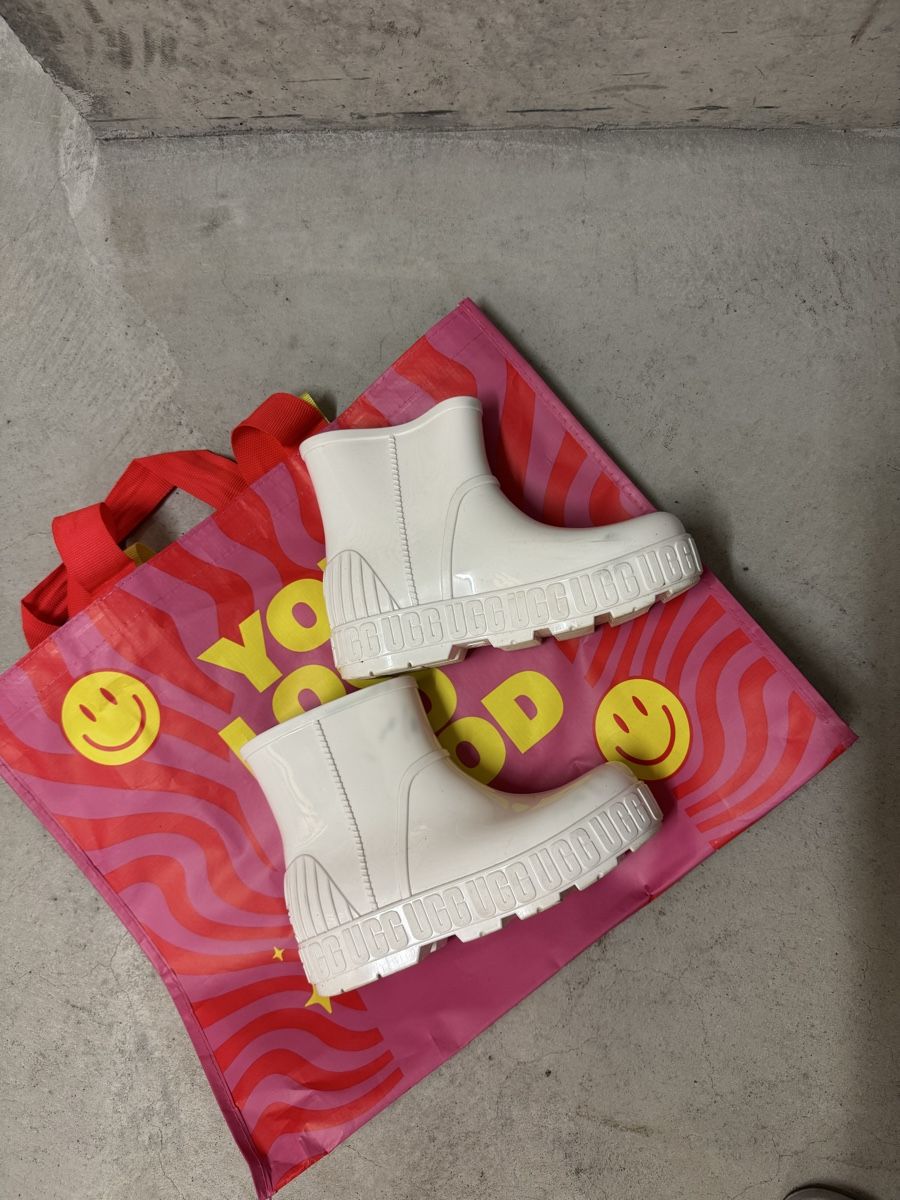 Ugg Scarpe da donna: Gefütterte Gummistiefel von UGG – Usato da Winterthur venduto da ste_5vfj