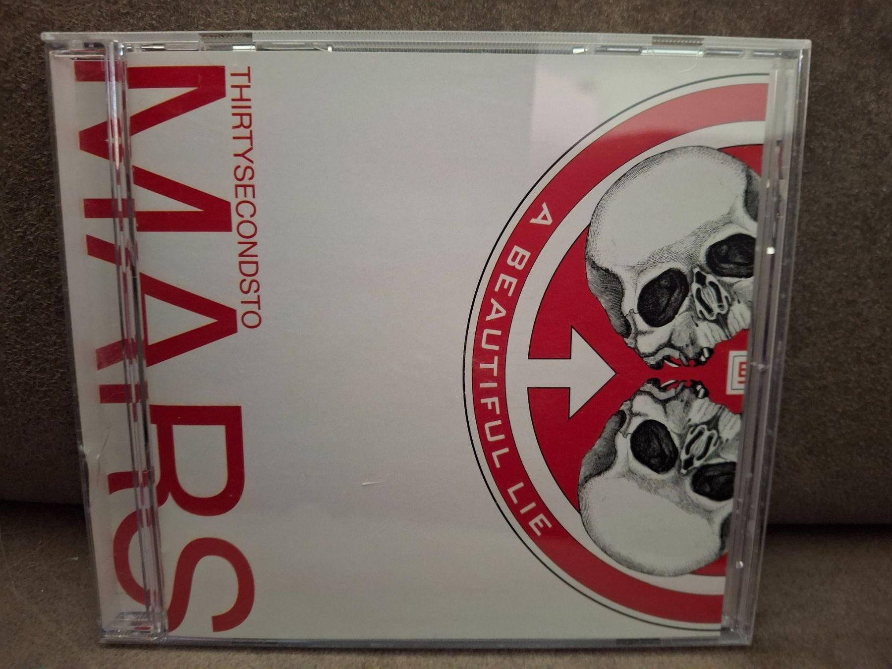 CDs: Thirty Second To Mars - A Beautiful Lie – Gebraucht aus St.Gallen von CD_jalamusic