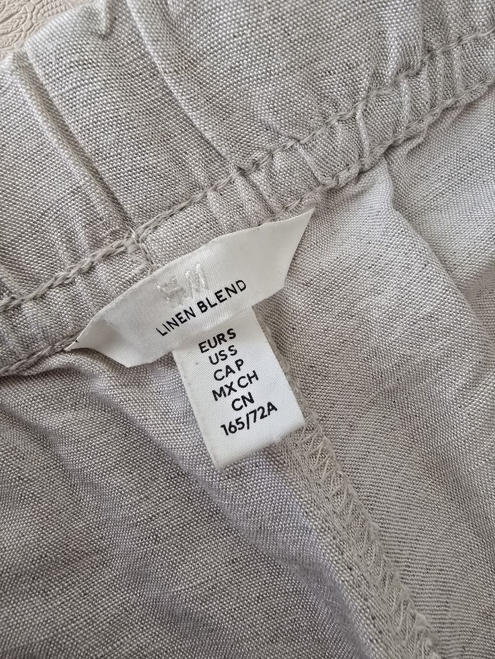 H&M Pantaloni: Leinenhosen H&M Grösse S, helles Greige, gerader Schnitt – Usato da Lenzburg venduto da Lavendercupcake 3