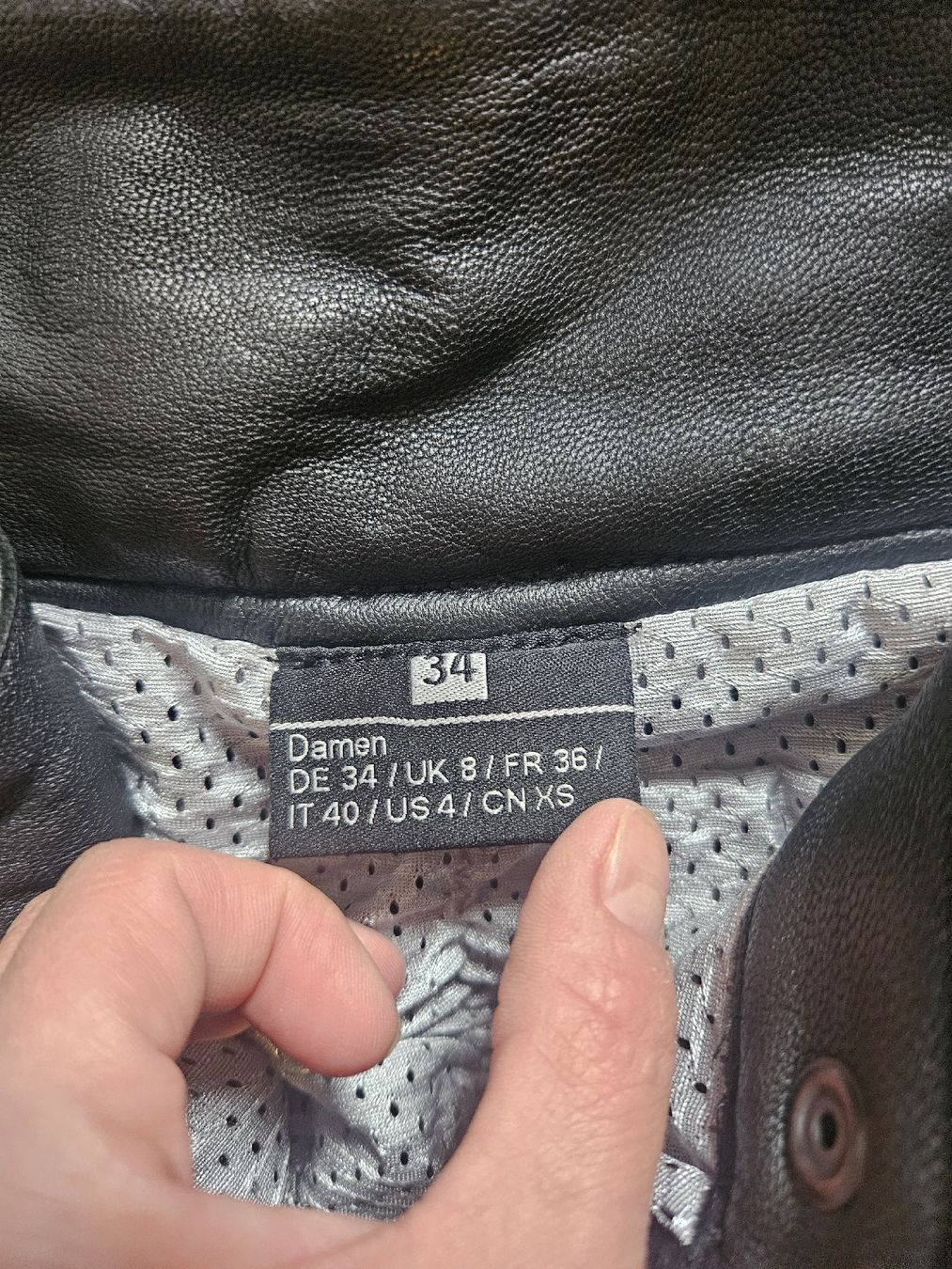 Completi & Tailleur: Damen Lederkombi Grösse 34/36  – Usato da St.Margarethen TG venduto da NikkiMicki 1