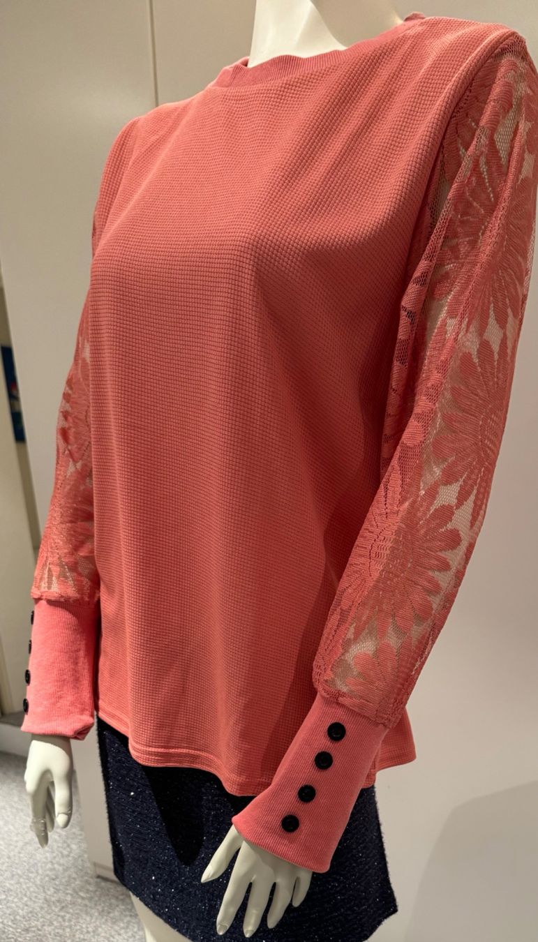 Maglioni & Felpe: Léger pull rose ou rouge dentelle -40 -élégant chic – Nuovo (secondo la descrizione) da Genève venduto da flocon06 2