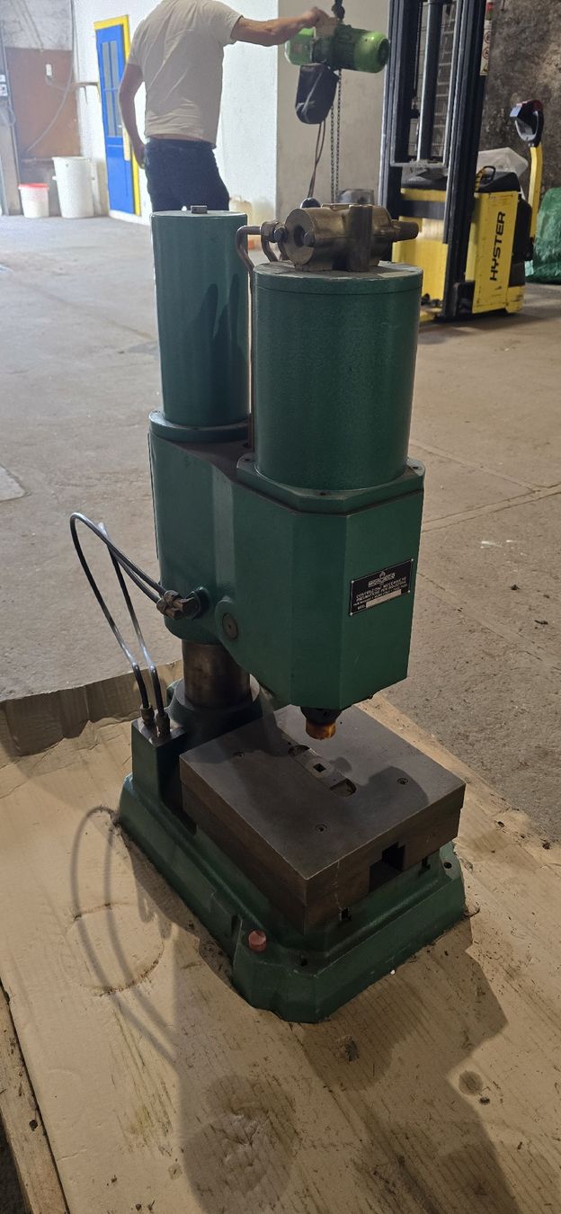Tutte le macchine: Pneumatische Presse – Usato da Weiningen ZH venduto da ped_fbx2 3