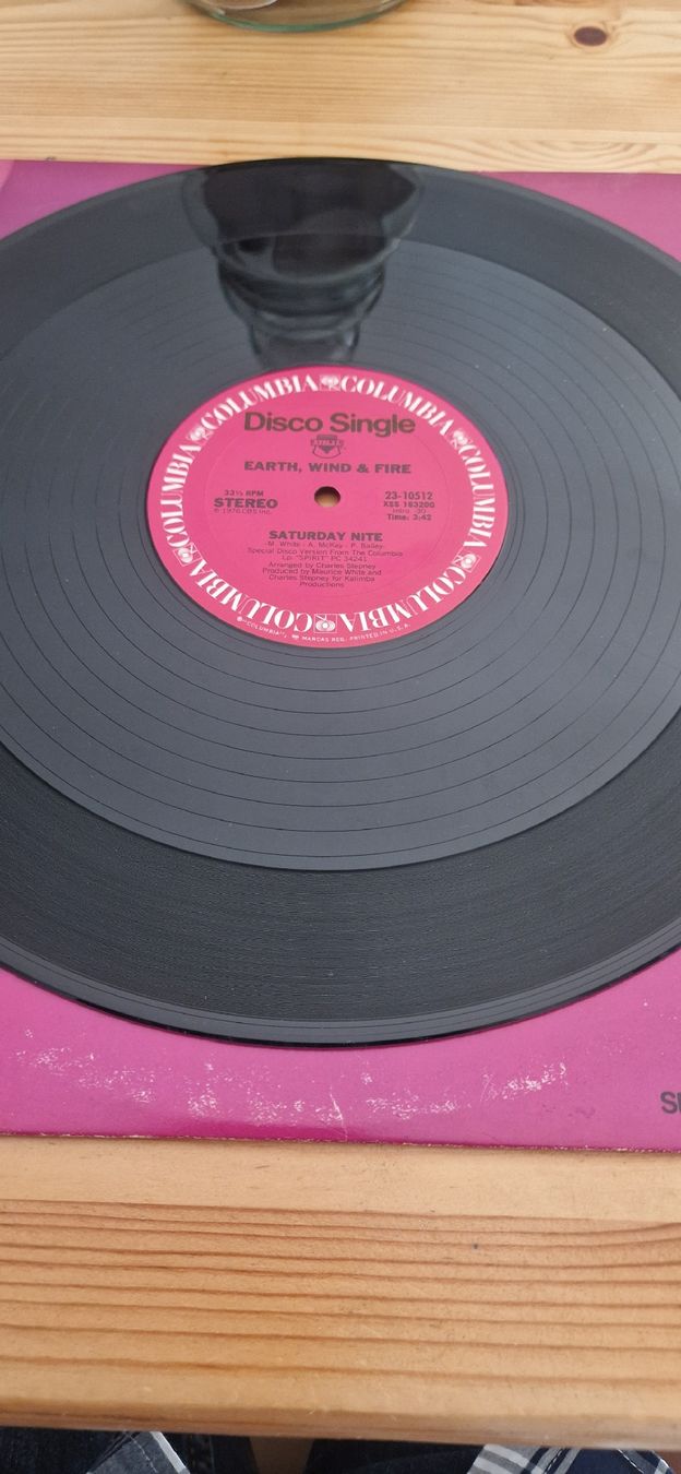 Dischi in vinile: ⚫️ Vinyl-Earth,wind e fire disco single – Usato da Yvonand venduto da RF-VINYL 2