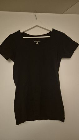 Schwarzes T-Shirt von Salted Basics, Grösse M, Top Zustand