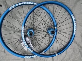 neuer SPANK Radsatz 27,5" 2440g V15x100o20x110 H12x135