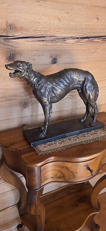 Skulpturen & Statuen: Windhund Terrakota,  signiert – Gebraucht aus Wolfhalden von Nati-Nati 1