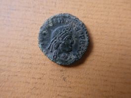 uralte Bronzemünze 18 mm     2.26 g