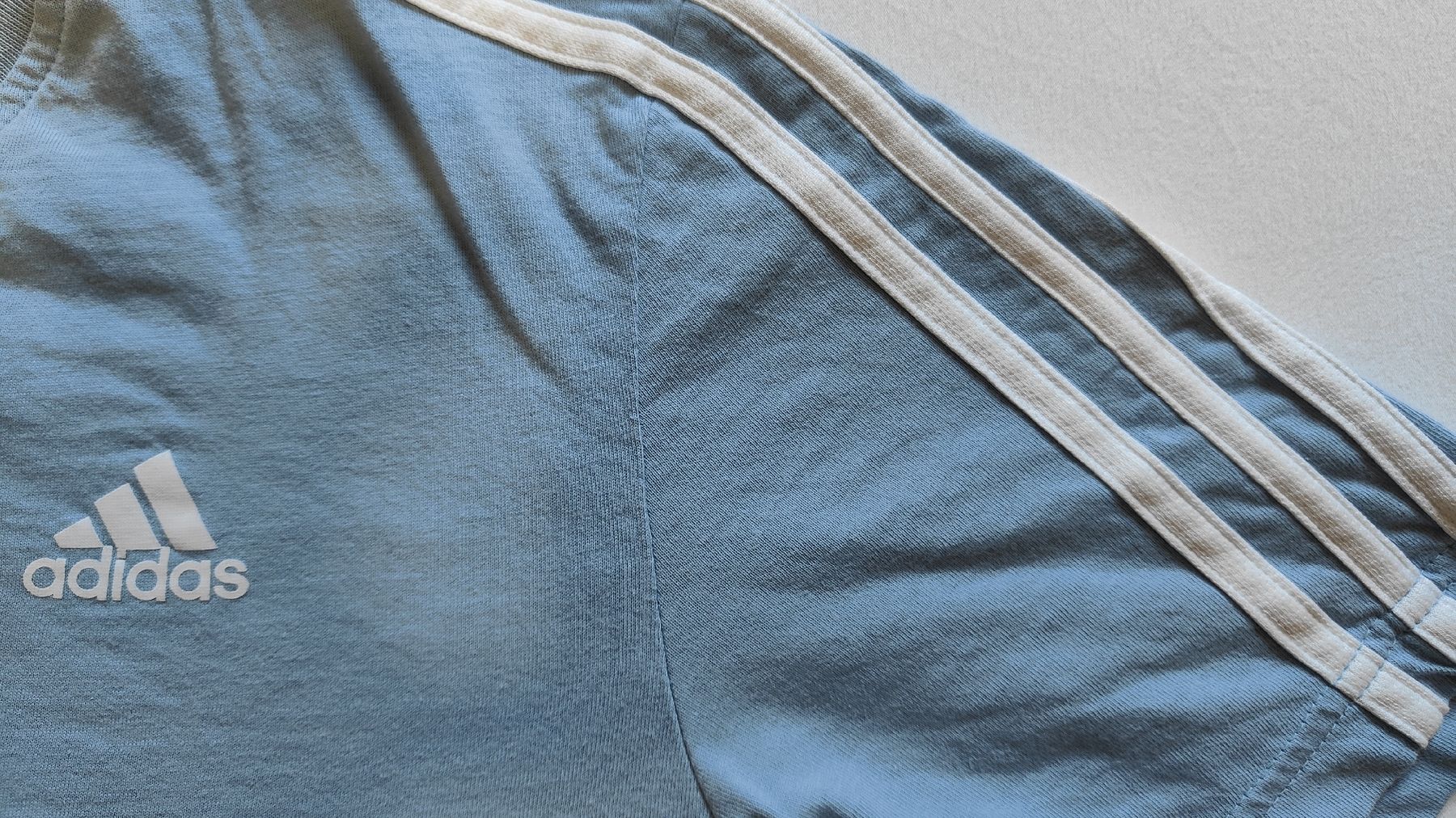 Adidas T-Shirts: ADIDAS T-Shirt – Gebraucht aus Lugano von claudio.luga 1