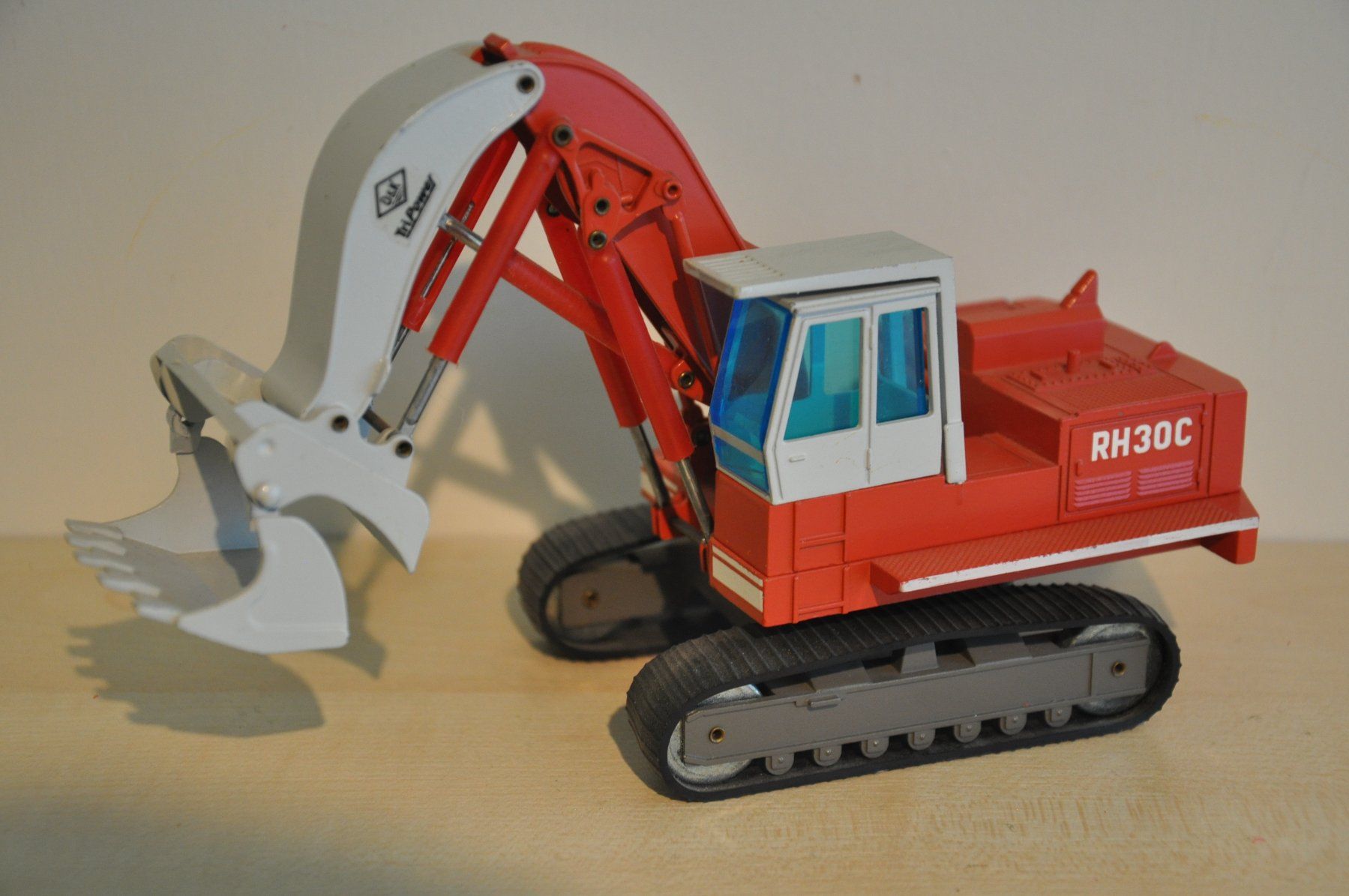 Kit di modellismo & Modellini statici: O&K RH 30 C Raupenbagger – Difettoso da Mitlödi venduto da worker04