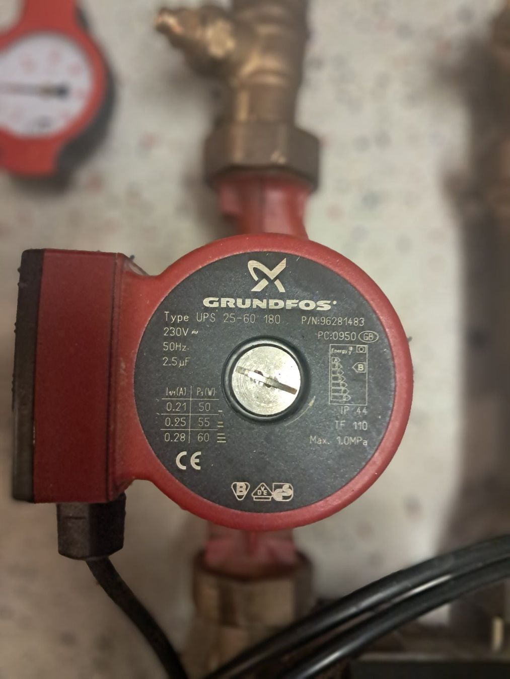 Grundfos Riscaldamento: Heizungspumpe mit Mischventil – Usato da Ettiswil venduto da Chutz8 2