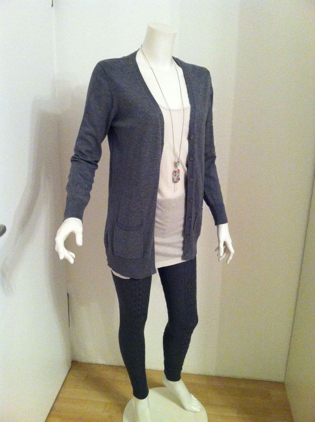 Mango Giacche: 🤩MANGO STRICK-JACKE GRAU LANG NEU & D&G P. – Nuovo (secondo la descrizione) da Olten venduto da Naja-Twins-Twins 1