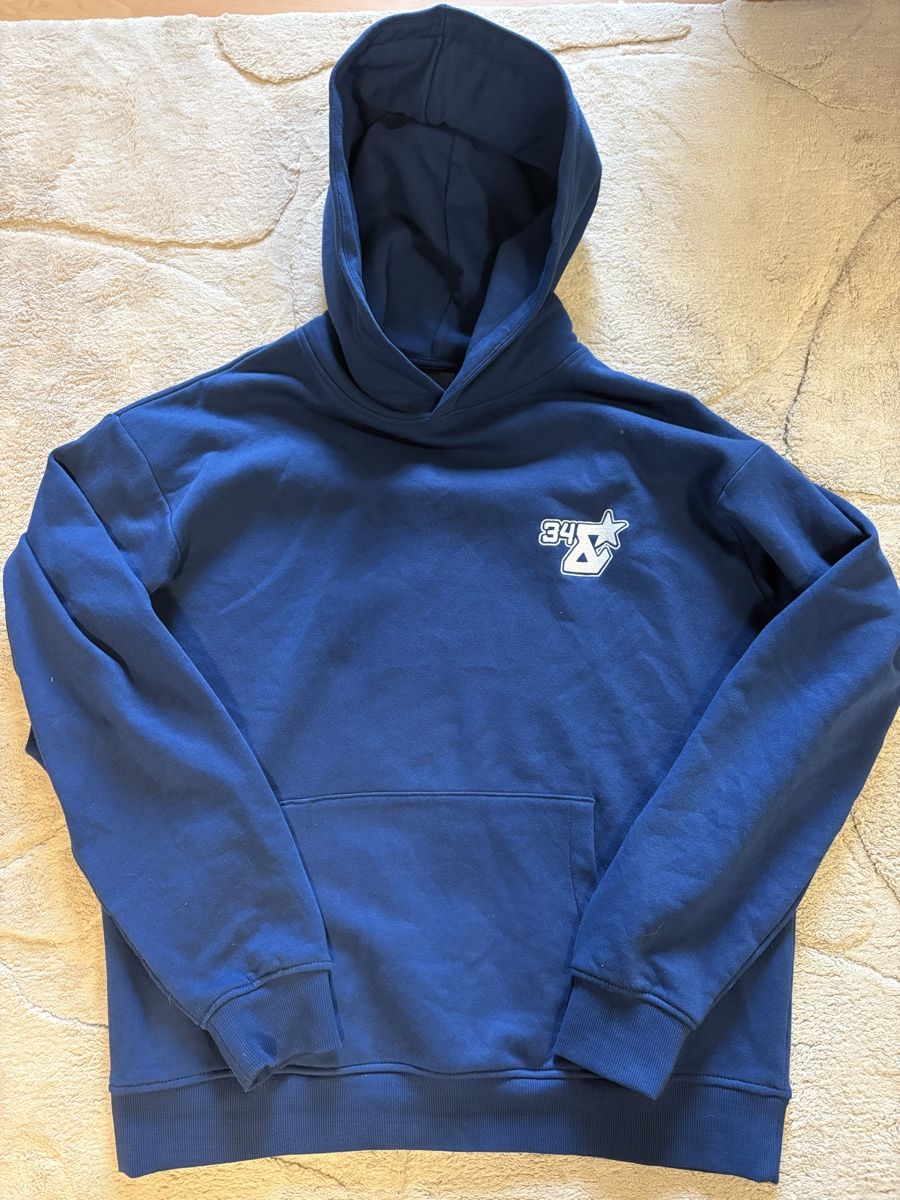 C&A Pulls & Sweat-shirts: Pulli C&A 34 logo – D'occasion à Däniken SO par Teolada