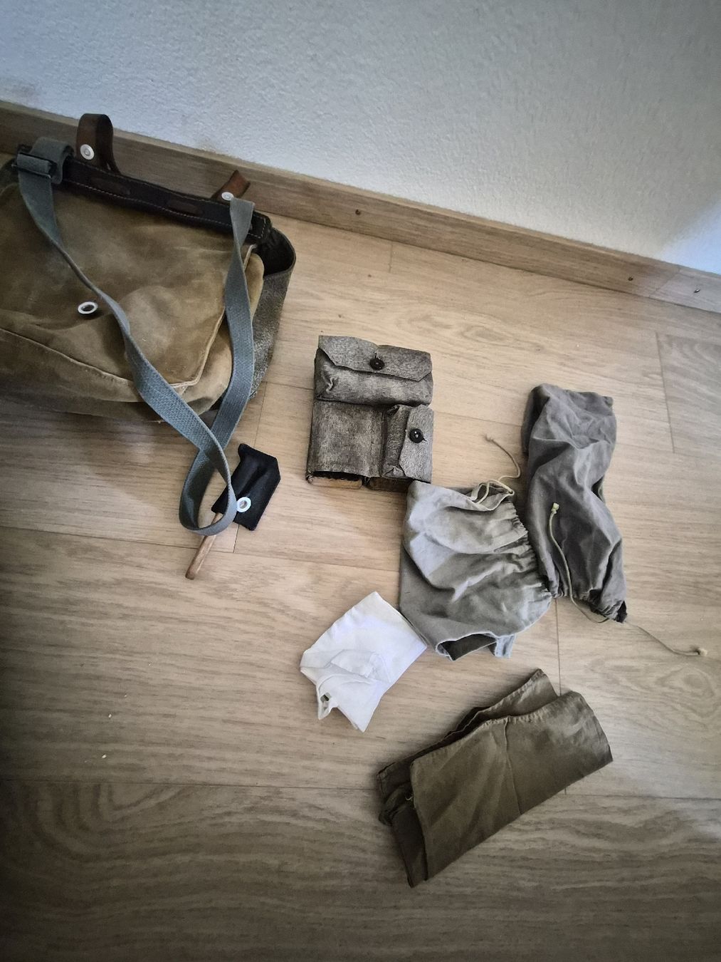 Armée suisse Sacs: Sacoche militaire 1961 ensemble complet état d'usage – D'occasion à La Joux FR par car_ck96 1