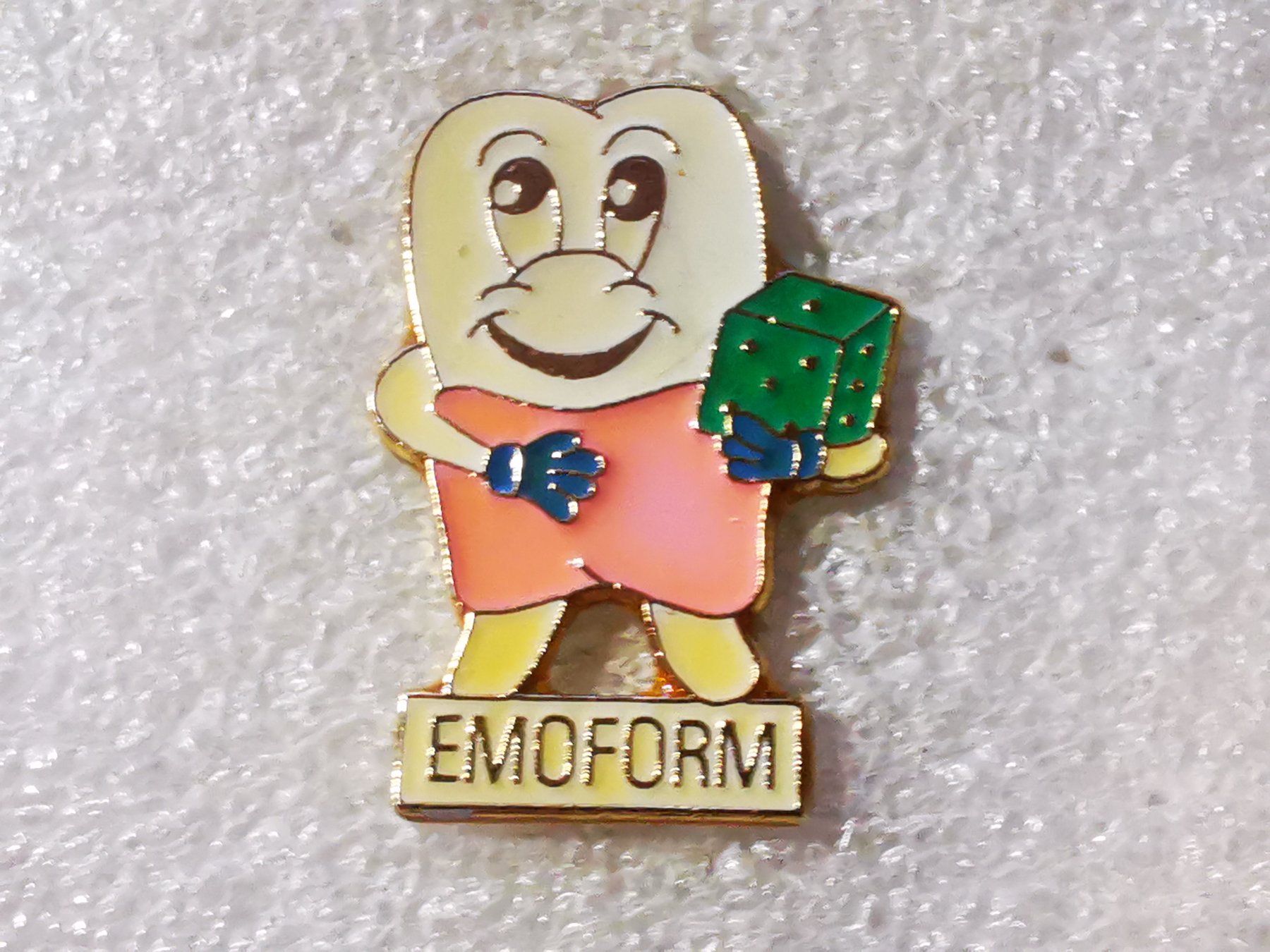 Placchette & Badge: Ansteckpin 102: Emoform – Usato da Oppligen venduto da Pin-Fall-Shop